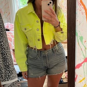 Standout in neon
